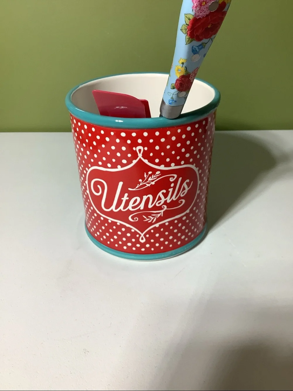 The Pioneer Woman Utensils polka dot cannister with 3 utensils